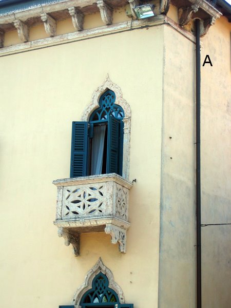 [balcony1+copy.jpg]