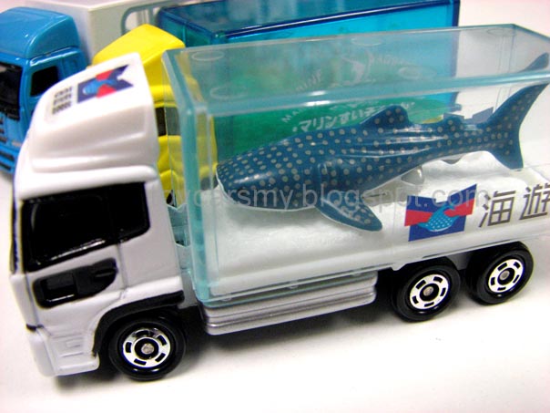 [Tomica+Aqua+Truck+02.jpg]