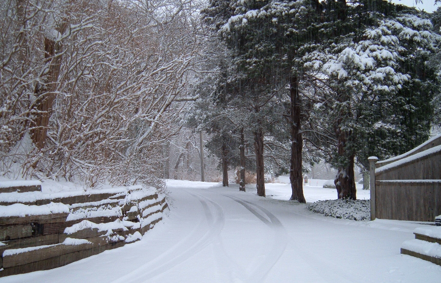 [Snowy+Driveway.jpg]