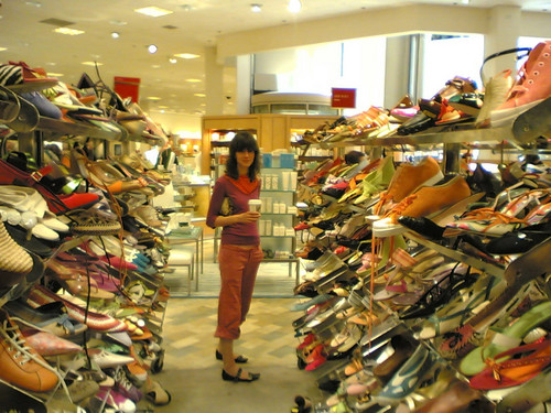 [Obligatory_shoe_shopping--large-1119722670-msg-29551-2.jpg]