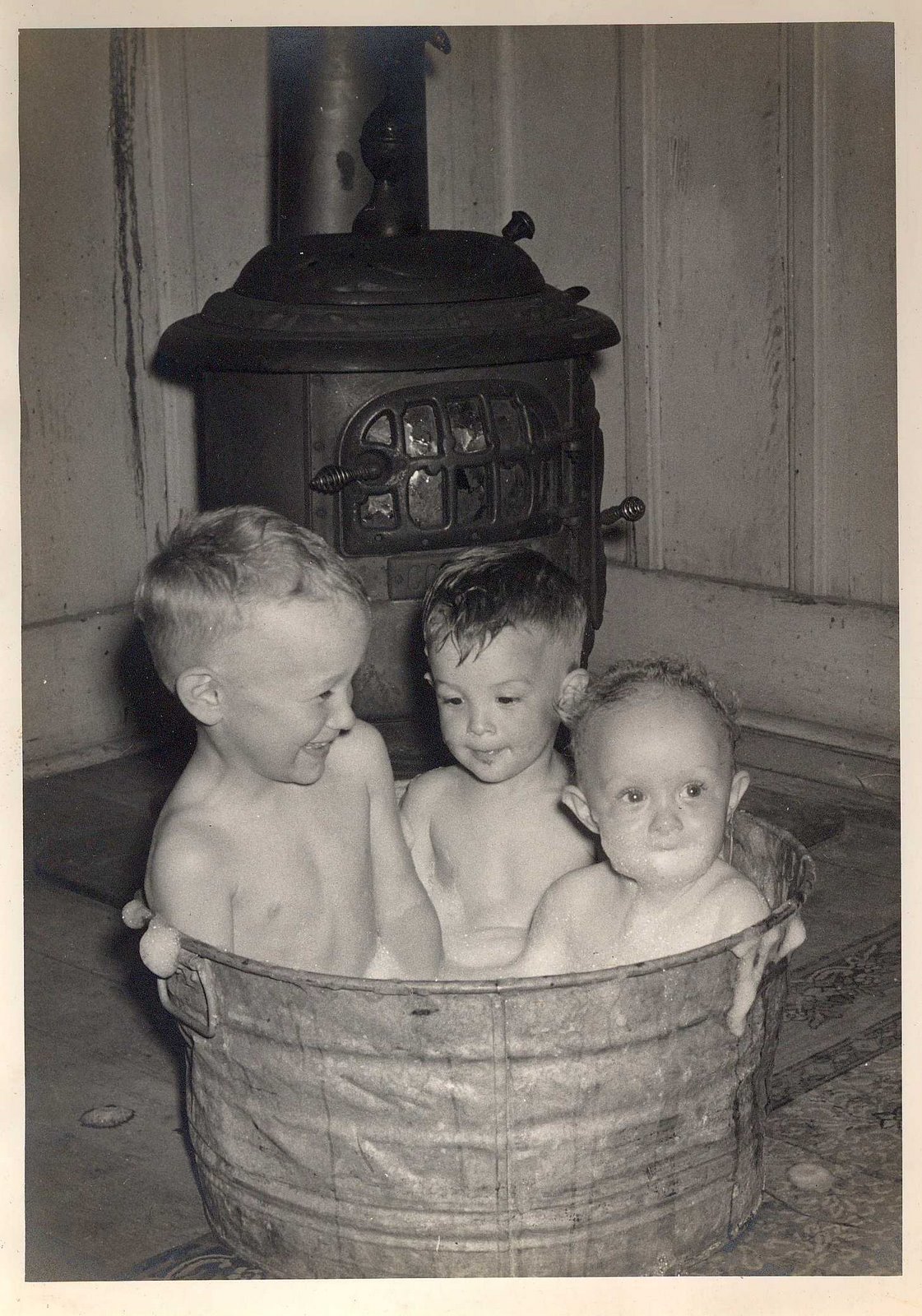 [3+men+in+a+tub.JPG]