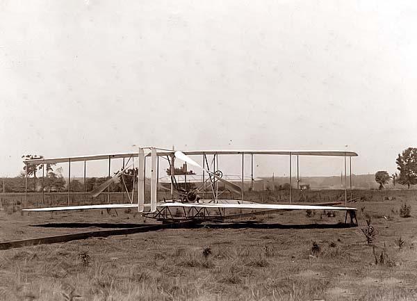 [Wright-Brothers-Airplane-001.jpg]