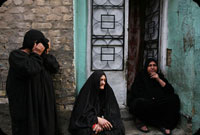 [women+weep+in+Fathil,Iraq.jpg]