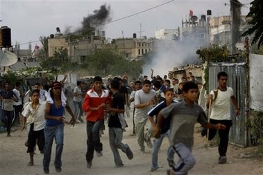 [Gaza.+niños+escapando+del+bombardeo.jpg]