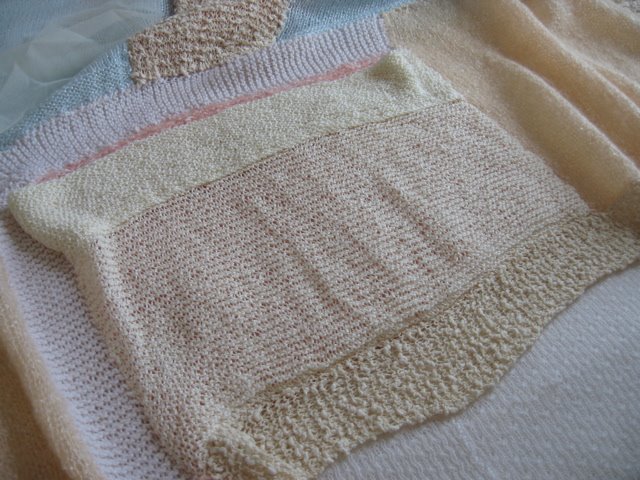[Blanket+Detail,+pocket+for+bedsock+or+cat+IMG_0899.JPG]