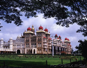 [palace-mysore-india-~-z39-138852.jpg]