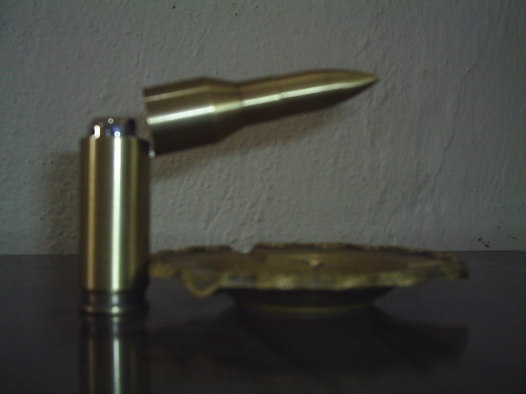[Bullet+Lighter+Â®+y+cenicero.JPG]