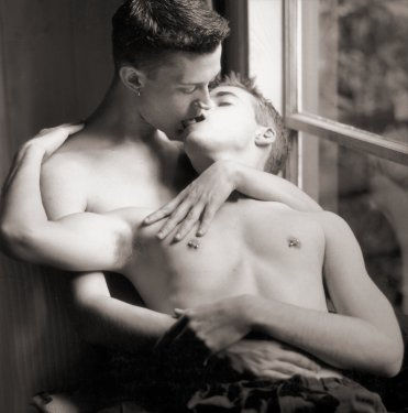 [gay+kissing+2.jpg]