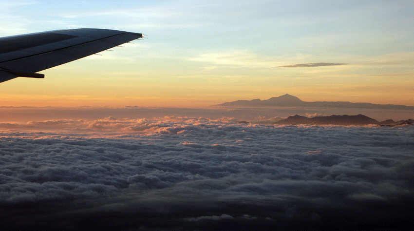 [tenerife-and-gc-from-plane.gif]