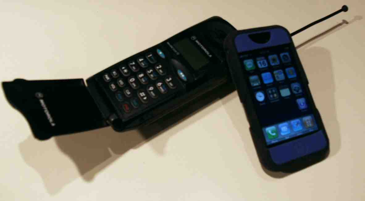 [old+Motorola+-+new+iPhone.jpg]