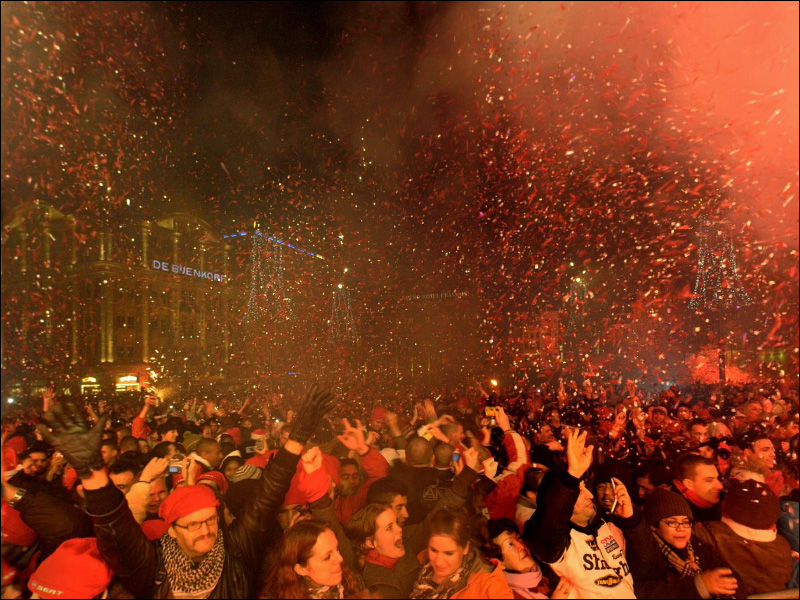 [new_year_eve_amsterdam_fireworks.jpeg]