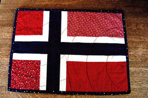 [norwegian_flag_placemat_2.jpg]