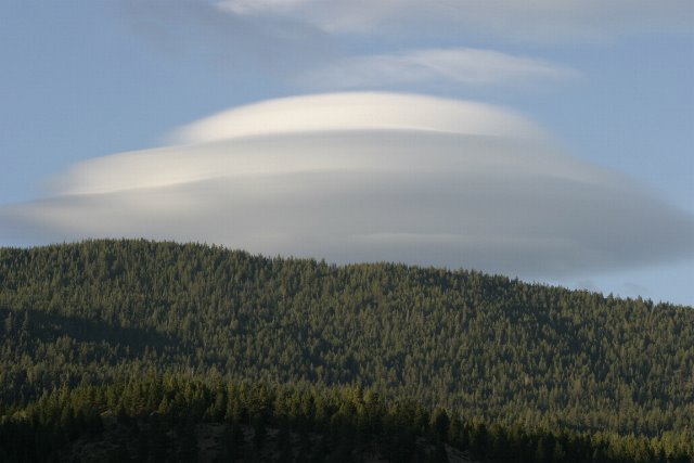 [Lenticular+Clouds+UFO2a.jpg]