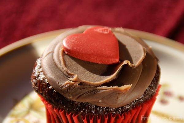 [09_05_14---Valentine-s-Day-Cake_web.jpg]
