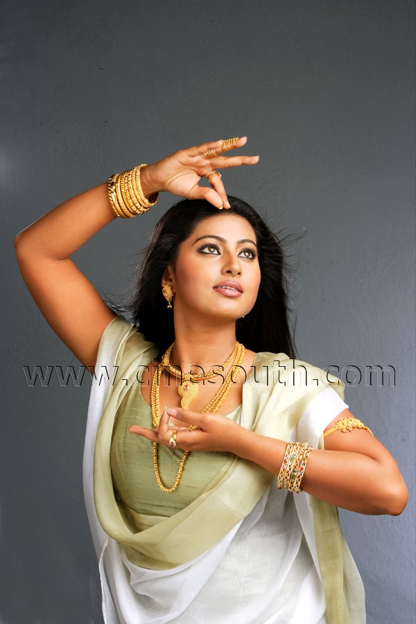 [sneha-spicy-masala-hot-pics-images-wallpapers-gallery-09.jpg]