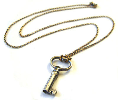 Silver  Necklace on Desperately Seeking Style  Diy Project   Skeleton Key Necklace
