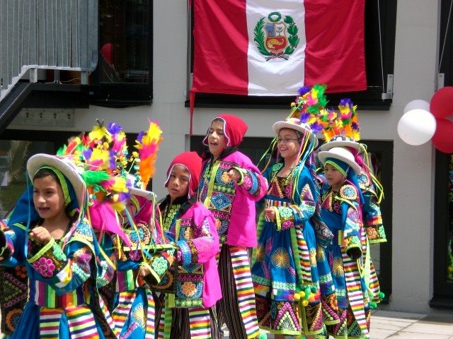 [niños+peruanos.jpg]