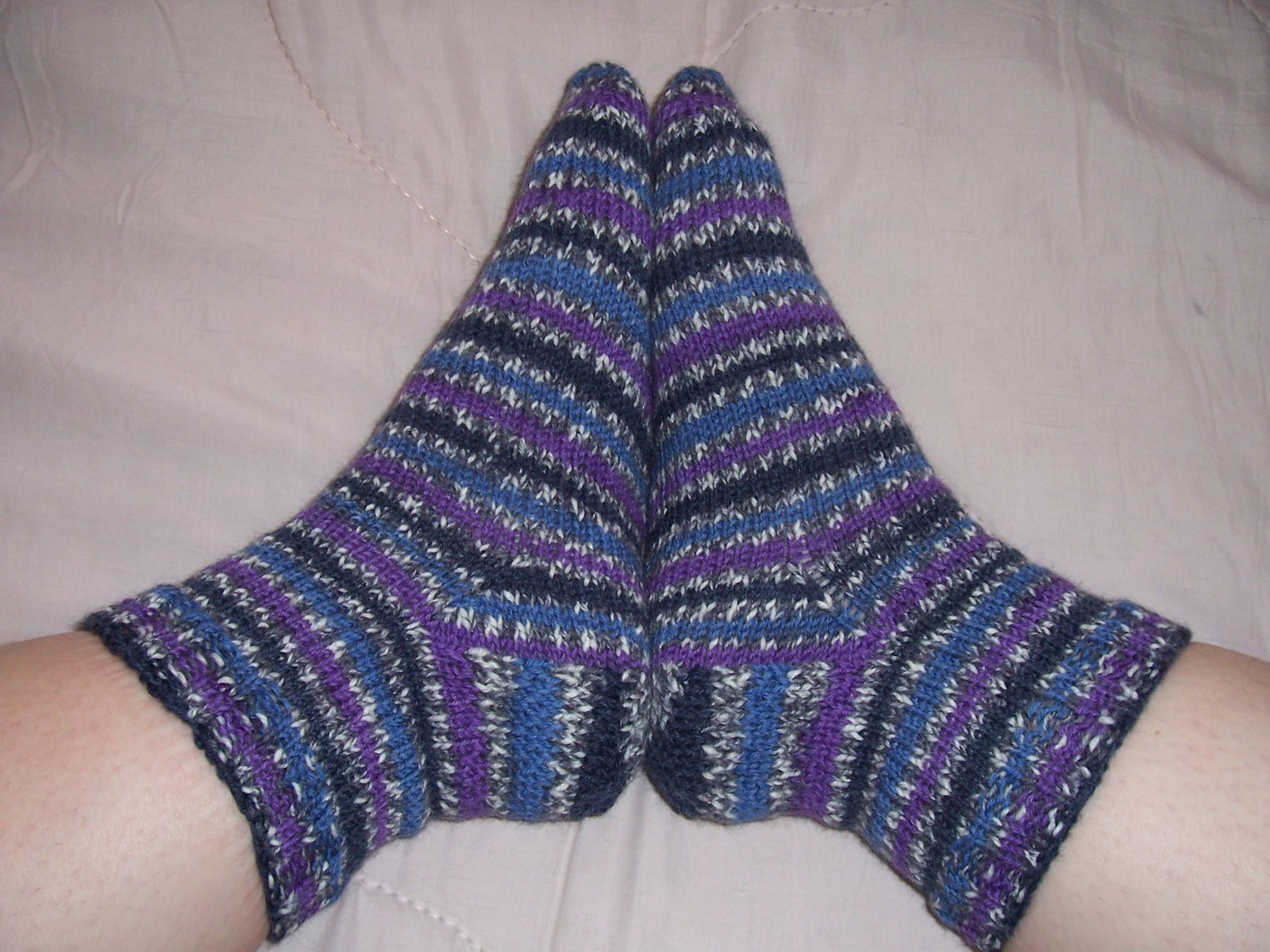 [jeanine's+socks.jpg]