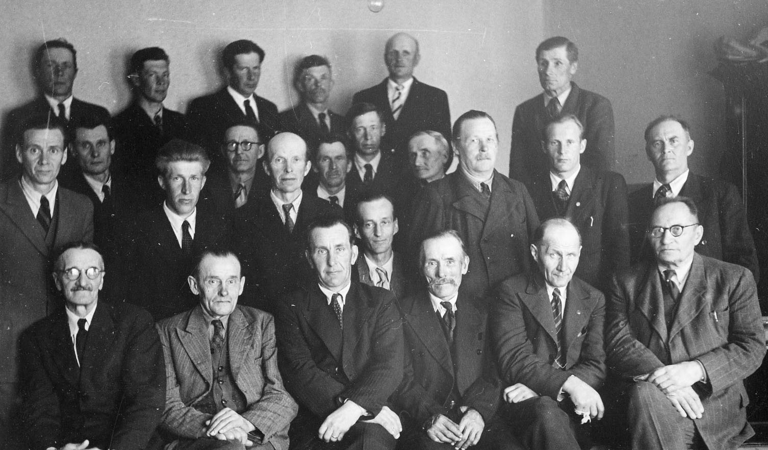 Alatornion kunnanvaltuusto koolla 1940- tai 1950-luvulla