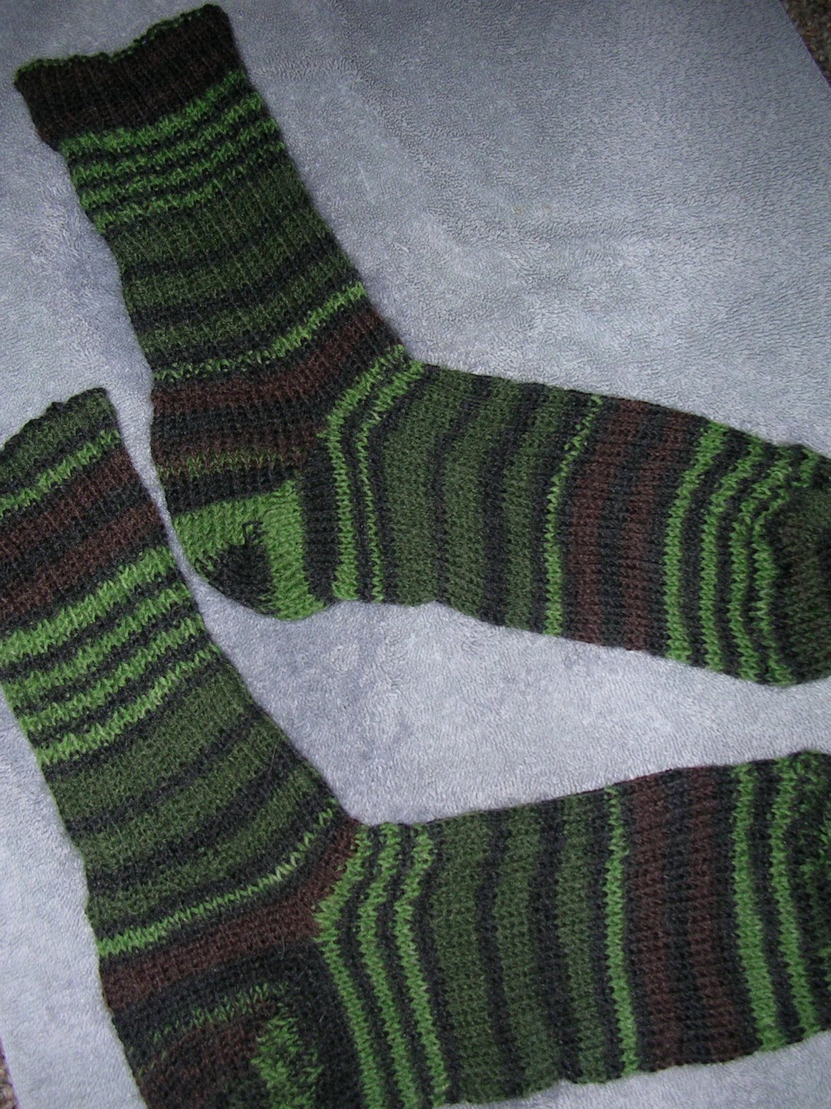 [2008+0126+1549-moms+birthday+socks.JPG]