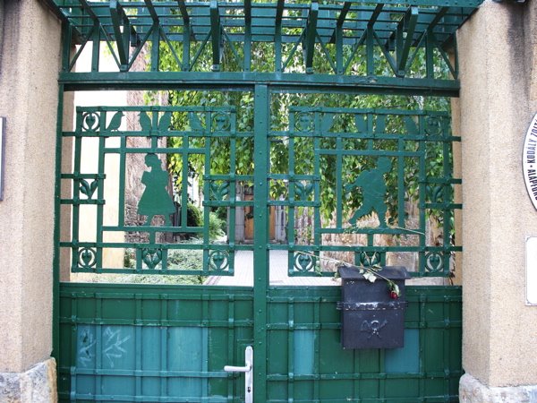 [green+gate.JPG]