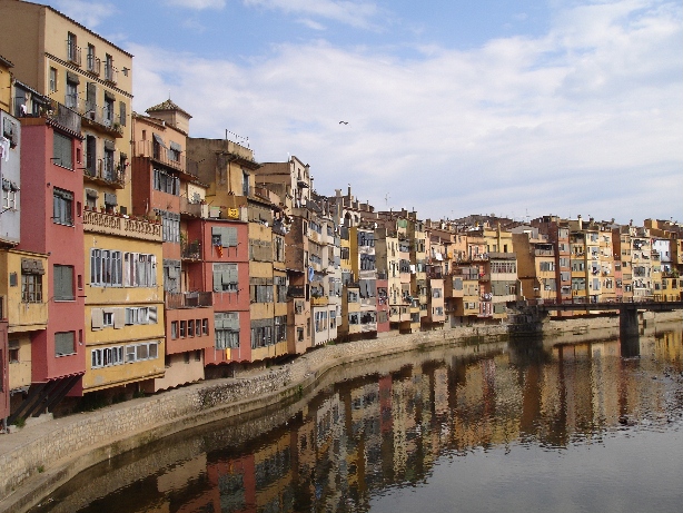 [Girona+riverfront1.JPG]