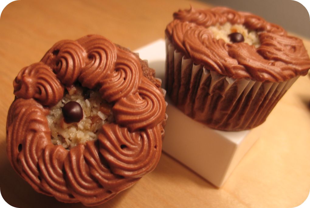 [2+cupcakes.jpg]