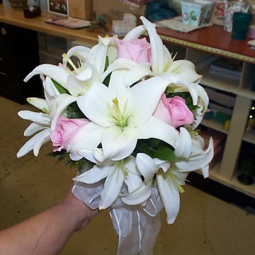 [White+Lily+Bouquet.bmp]