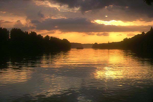 [10_44_1_web_Sunset,+River+Seine,+France.jpg]