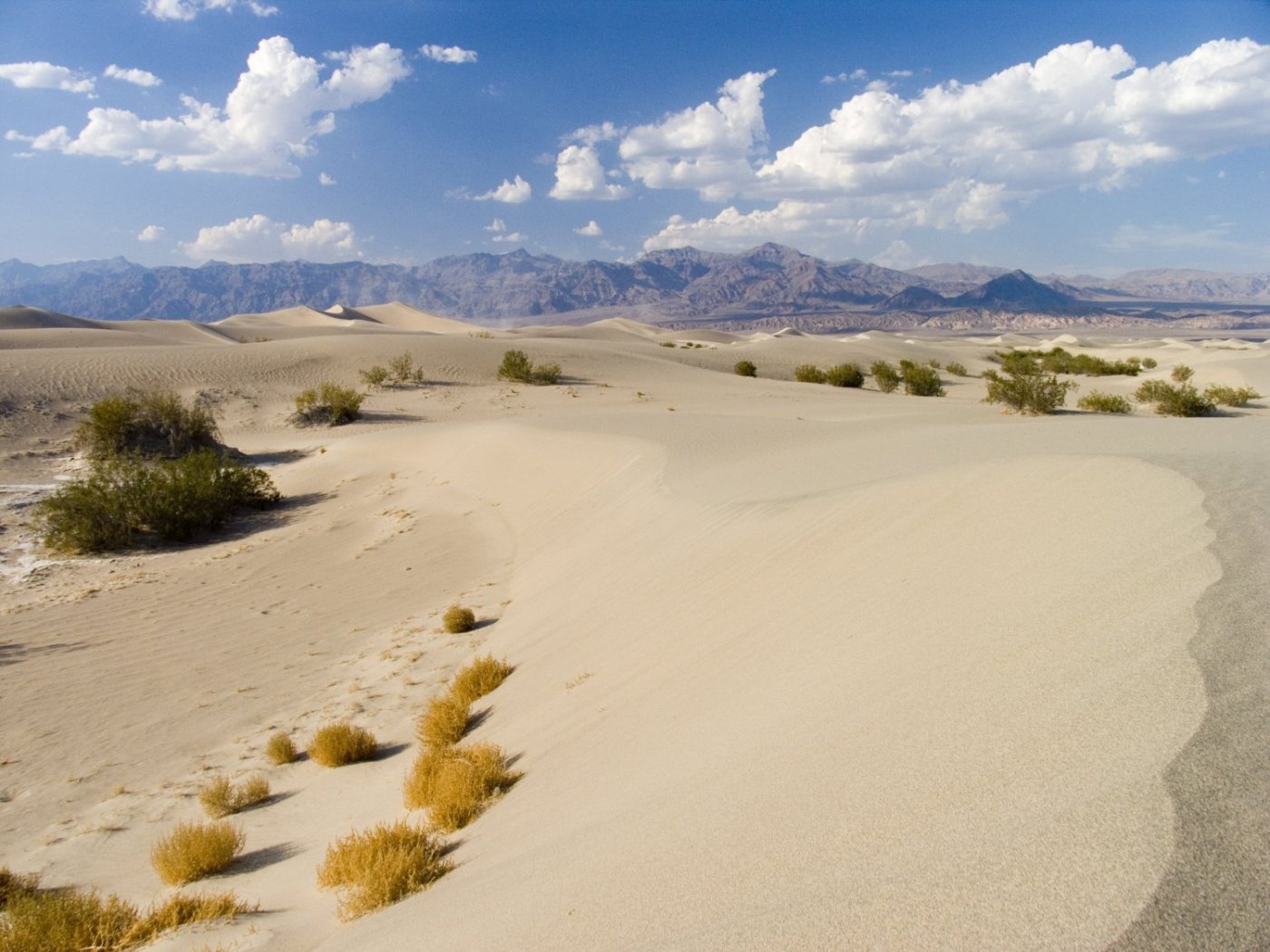 [Death-Valley-Dunes.jpg]