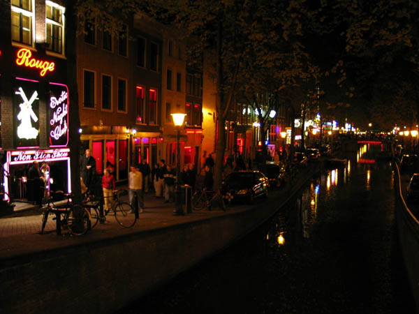 [red_light_district_street_and_canal.jpg]