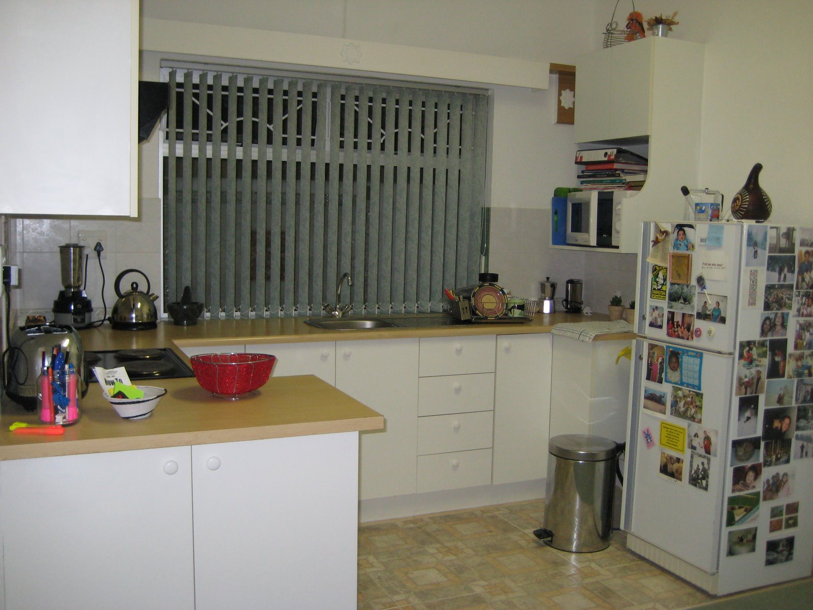 [flat+kitchen.JPG]