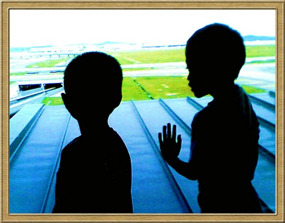[framed+at+airport.jpg]