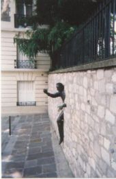 [Passe-muraille+place+marcel+ayme]