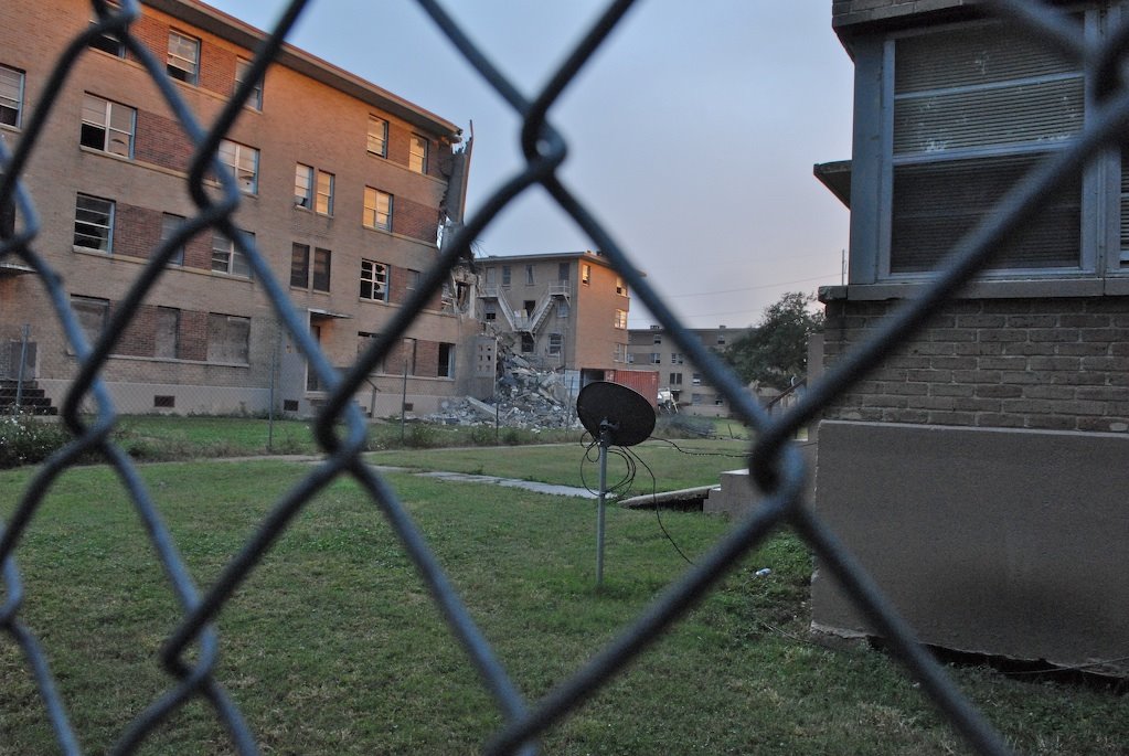 [New+Orleans+Housing+Project+set+for+demolition.jpg]