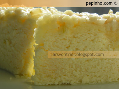 Tarta esponjosa de queso y cobertura de almendra