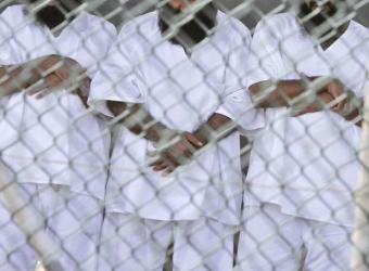 [imagen_varios_presos_centro_detencion_EE_UU_Guantanamo.jpg]