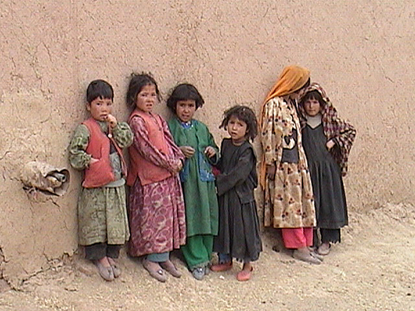 [46_Children-in-Bamyan.jpg]