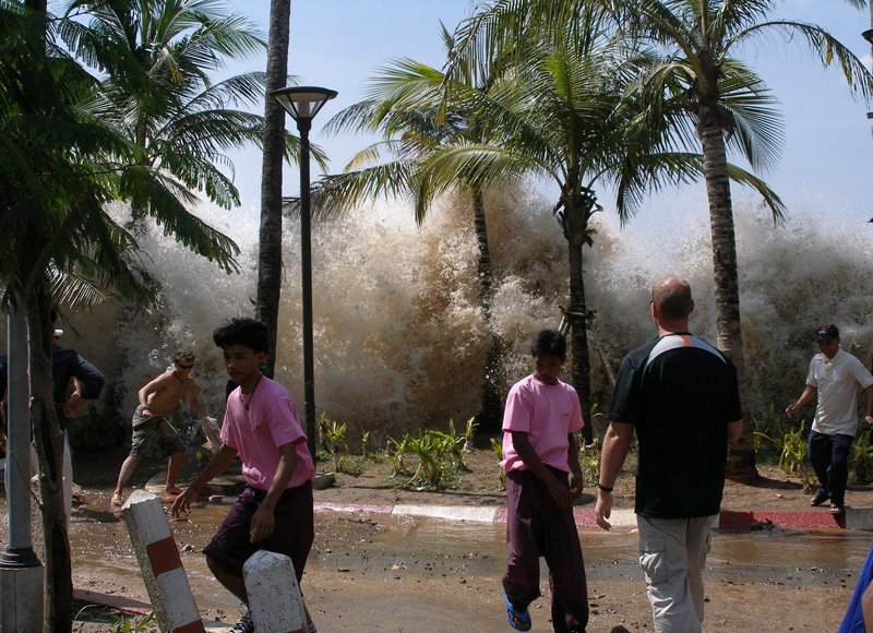 [2004-tsunami.jpg]