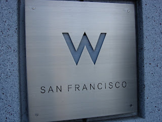 a sign with a letter on it