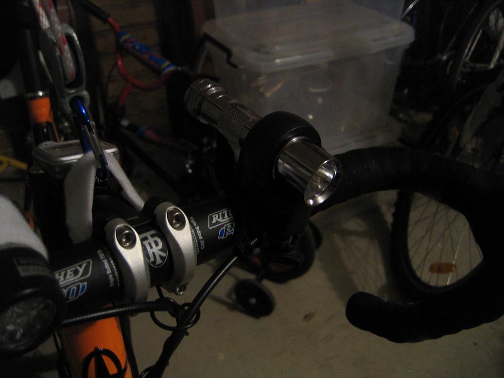 [IMG_0340+elly+mount+on+bike+thumb.JPG]