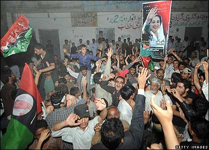 [Pakistan+ppp-celebrates+election.jpg]
