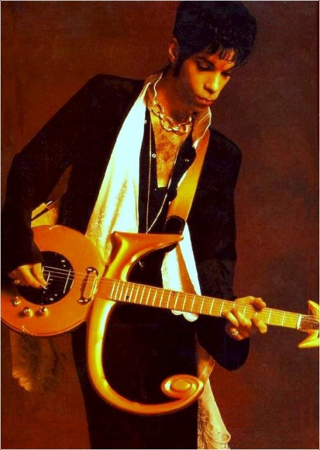 [Prince_1995_With_Guitar.sized.jpg]