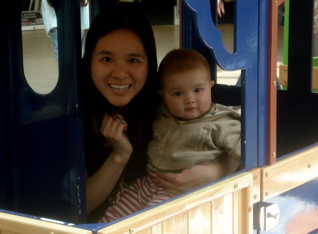 [mommy+hayden+on+train.jpg]