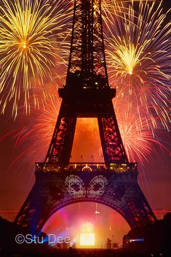 [Eiffel+Tower+Fireworks.jpg]