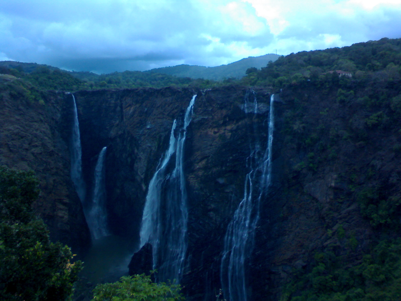 [Jog+Falls+picture+send+by+friend+300+km+from+Bangalore.jpg]