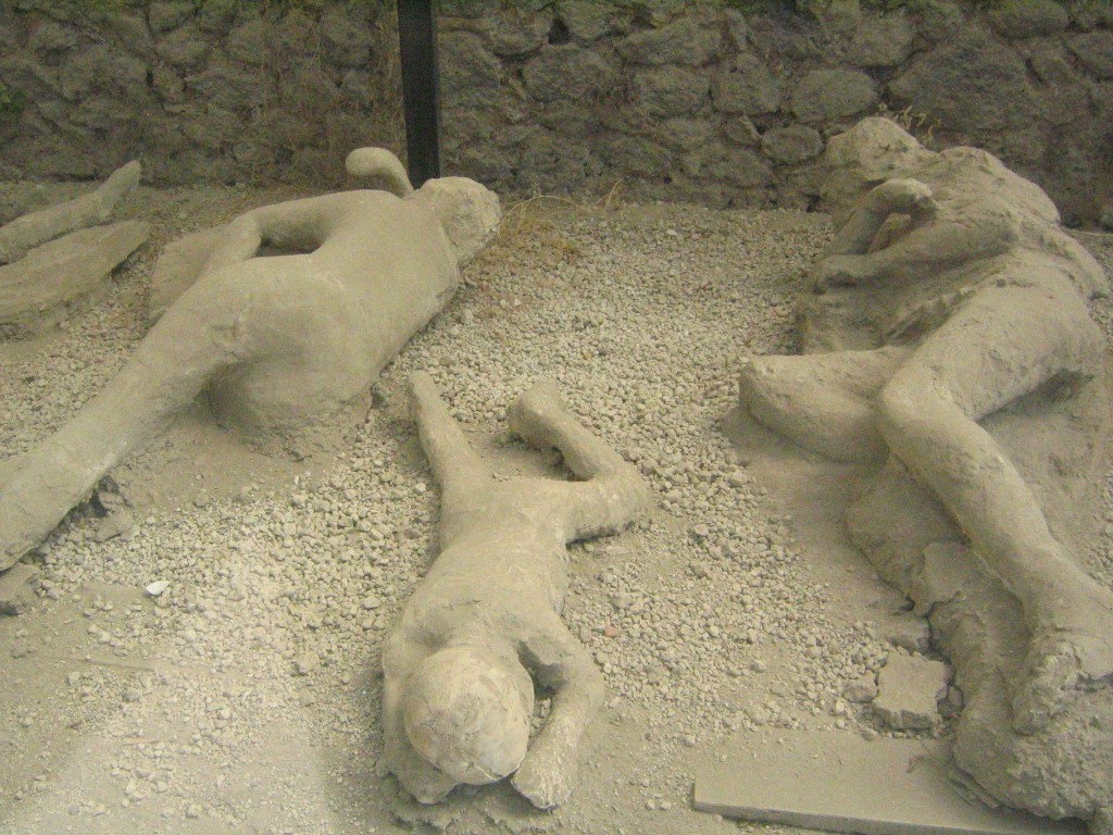 [pompeii-plaster-people.jpg]