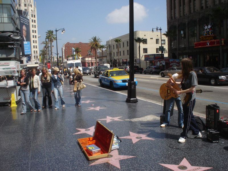 [800px-Hollywood_Walk_of_Fame.jpg]