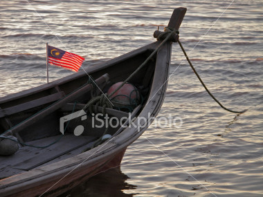[ist2_1704818_boat_by_the_seaside_fishermen_s_catch_with_malaysian_flag.jpg]