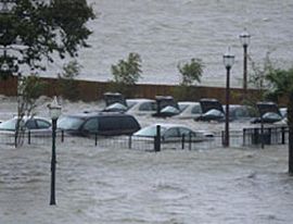 [270px-Hurricane_Katrina_Mobile_Alabama_flooded_parking_lot_20050829.jpg]